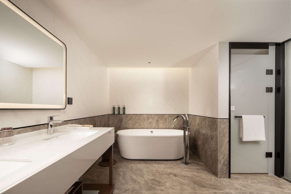 Premium Room, 1 King Bed