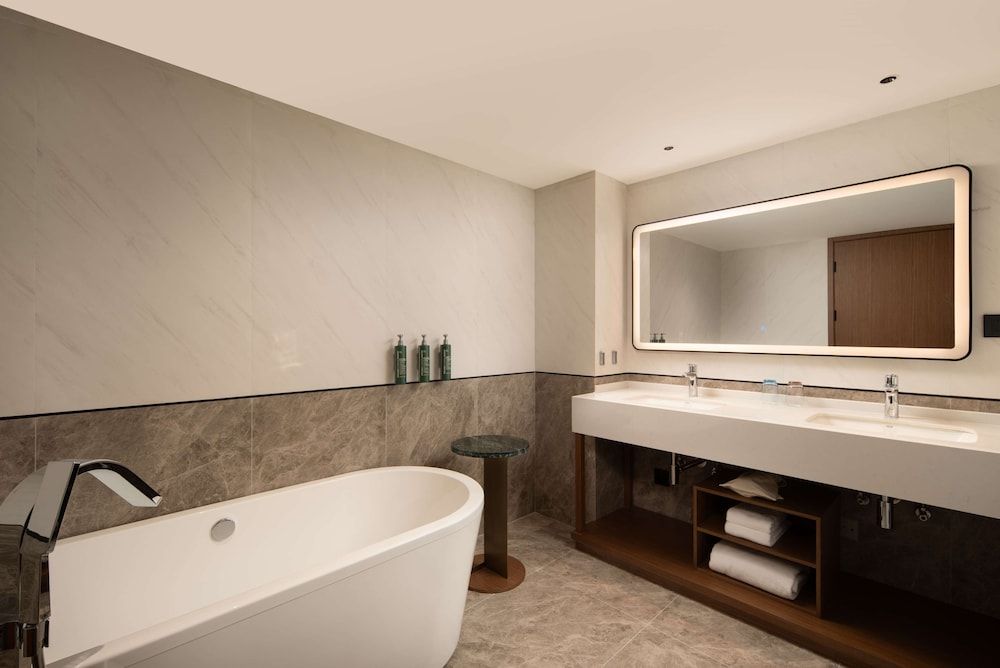 Deluxe Suite, 1 King Bed