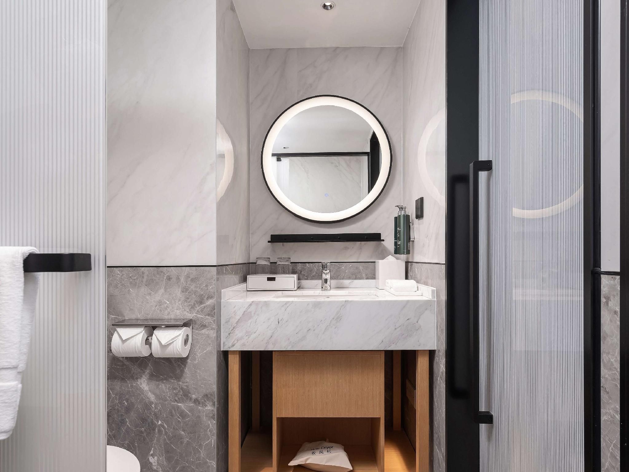 KING ONE BEDROOM SUITE