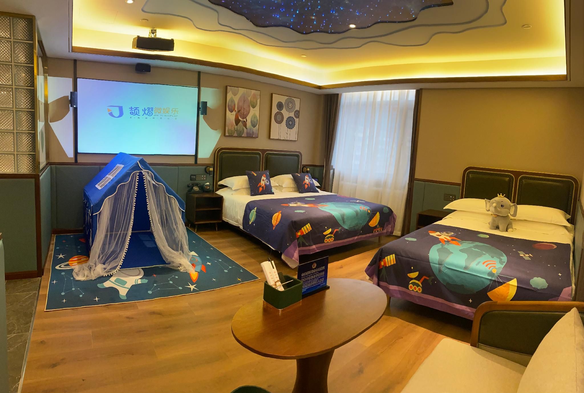 Deluxe Family Room