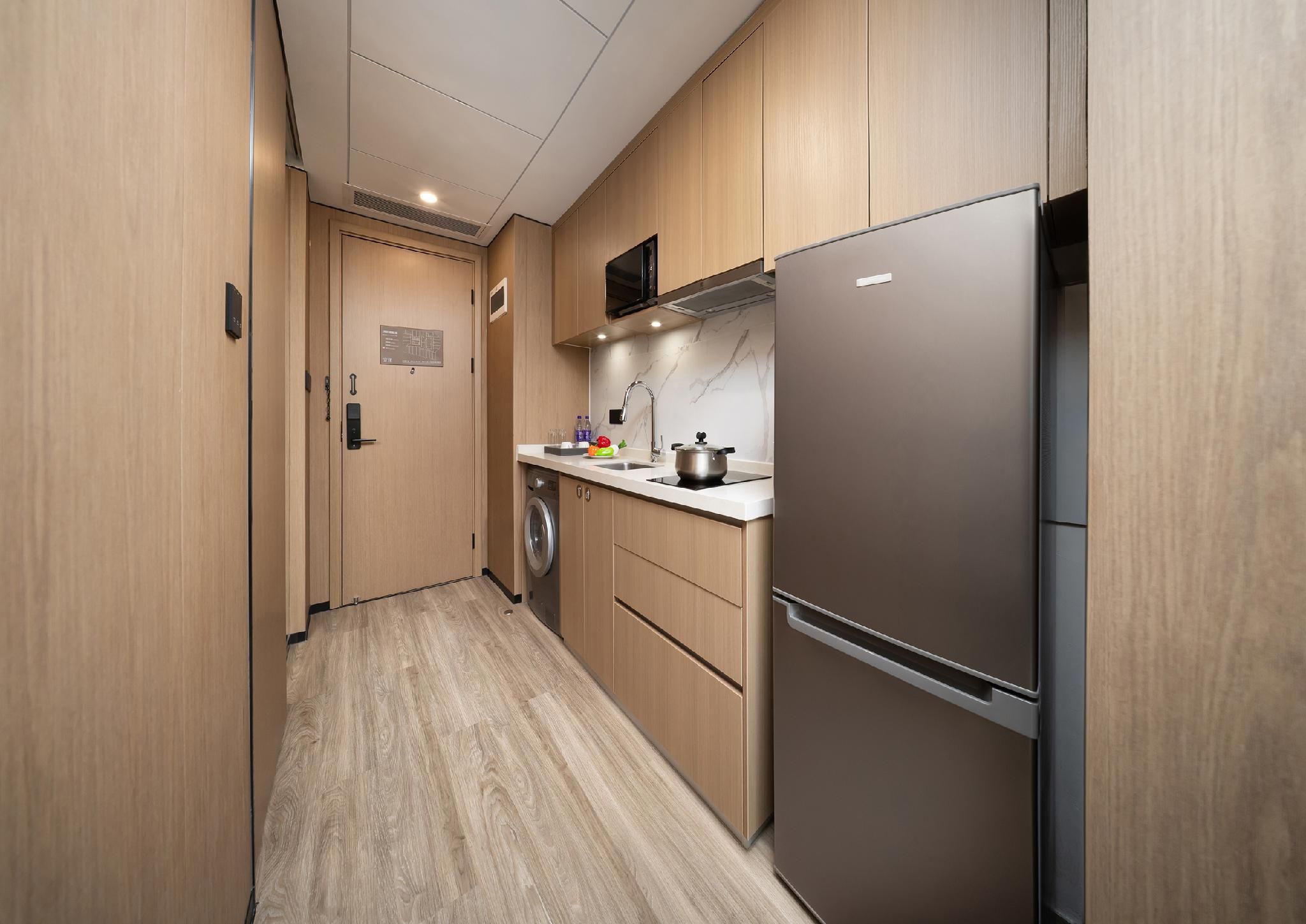 Deluxe Studio - King