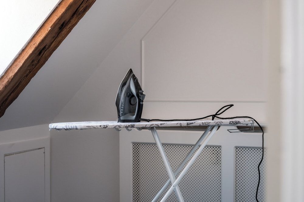Iron/Ironing Board