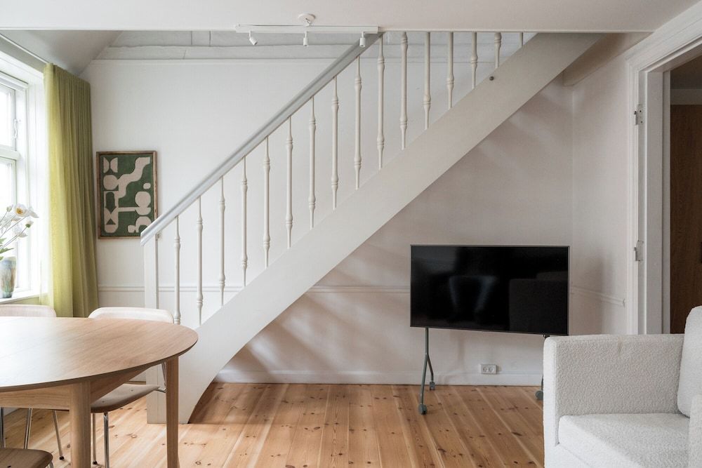 The Little Blue House 2 by Daniel&Jacobs Comfort Penthouse, City View 13