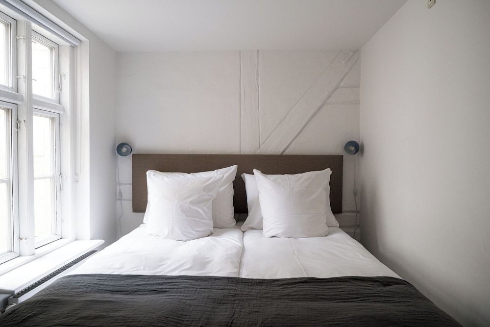 The Little Blue House 2 by Daniel&Jacobs Comfort Penthouse, City View