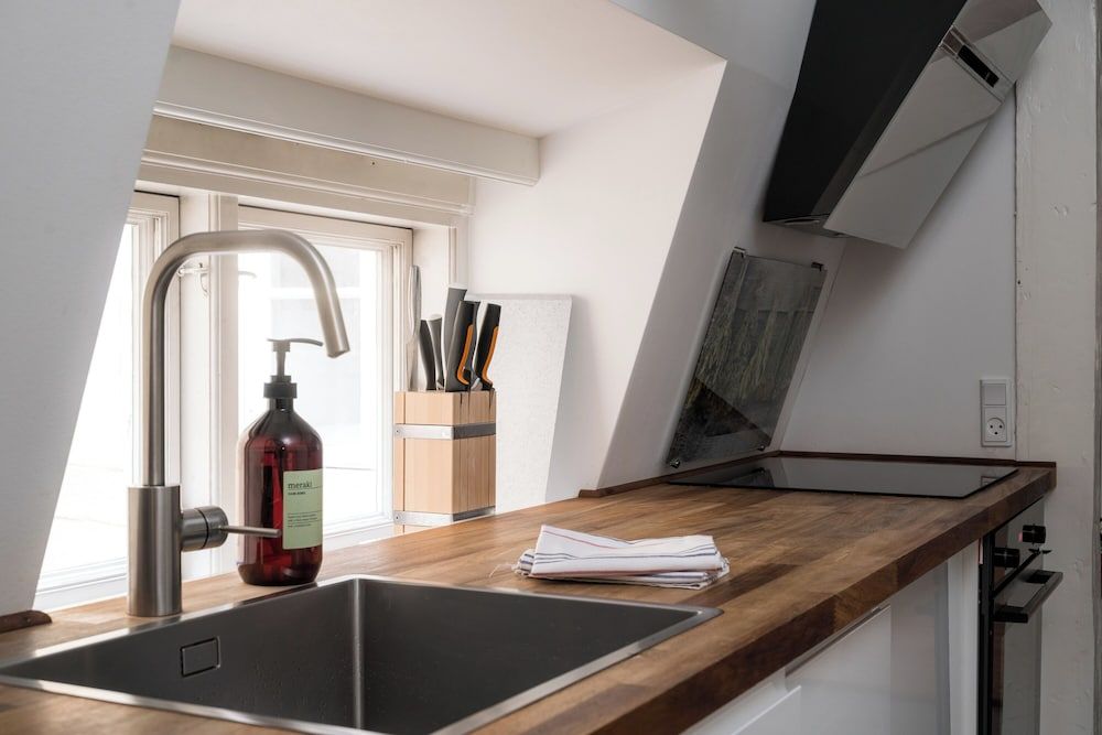 The Little Blue House 2 by Daniel&Jacobs Comfort Penthouse, City View 7