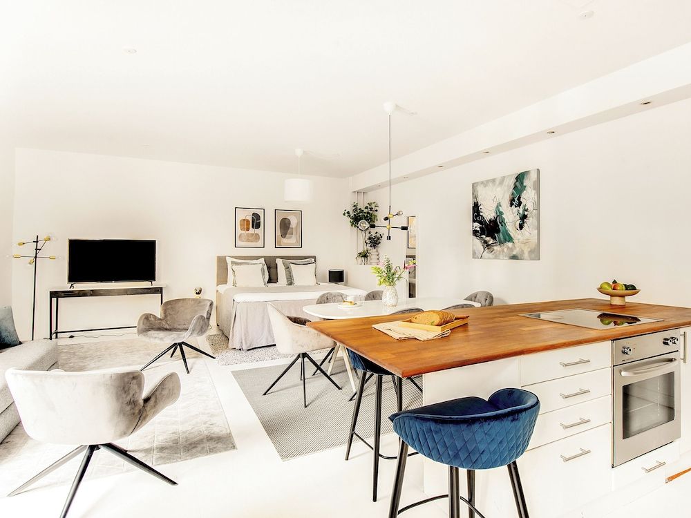 Sanders City - Spacious Studio Apartment