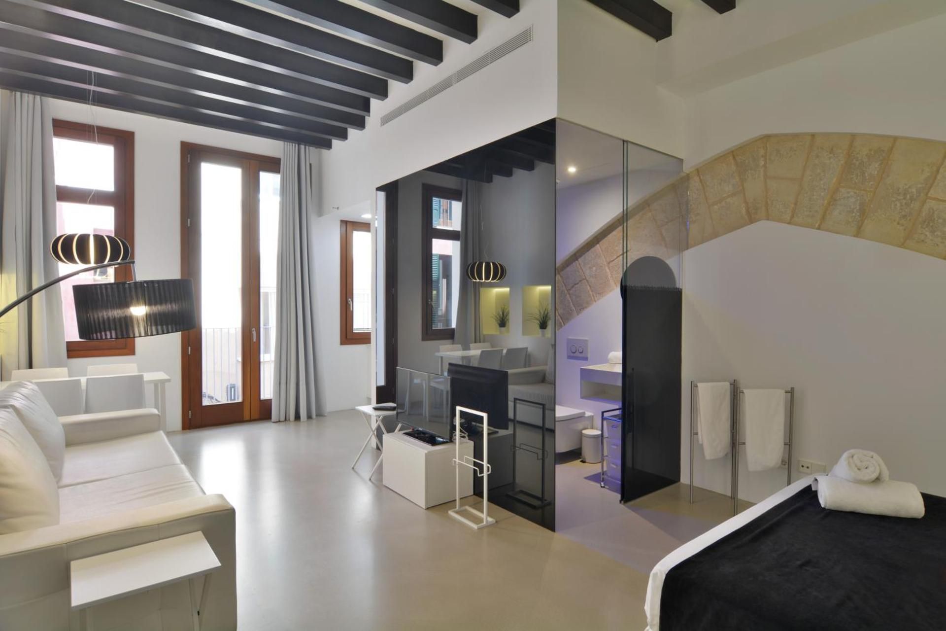  One-Bedroom Apartment with Balcony