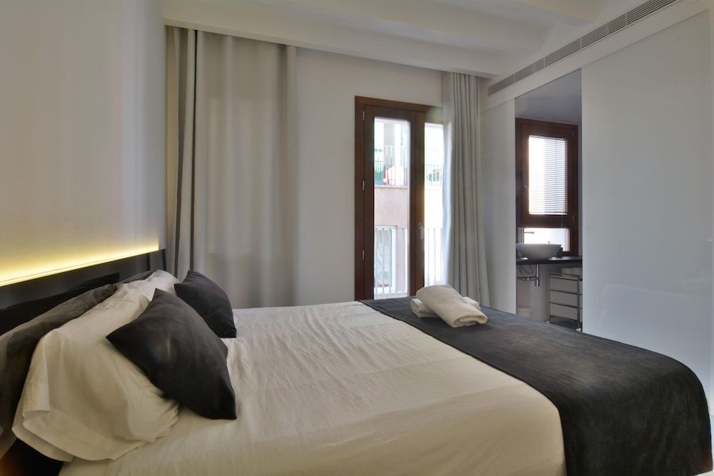 Penthouse, 2 Bedrooms, City View
