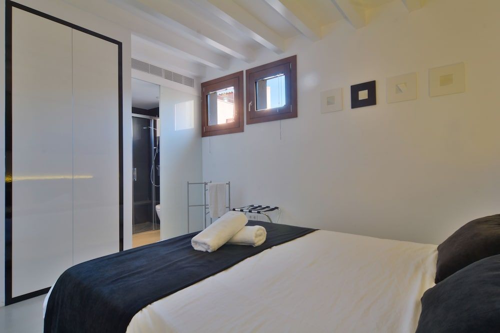 Penthouse, 2 Bedrooms, City View
