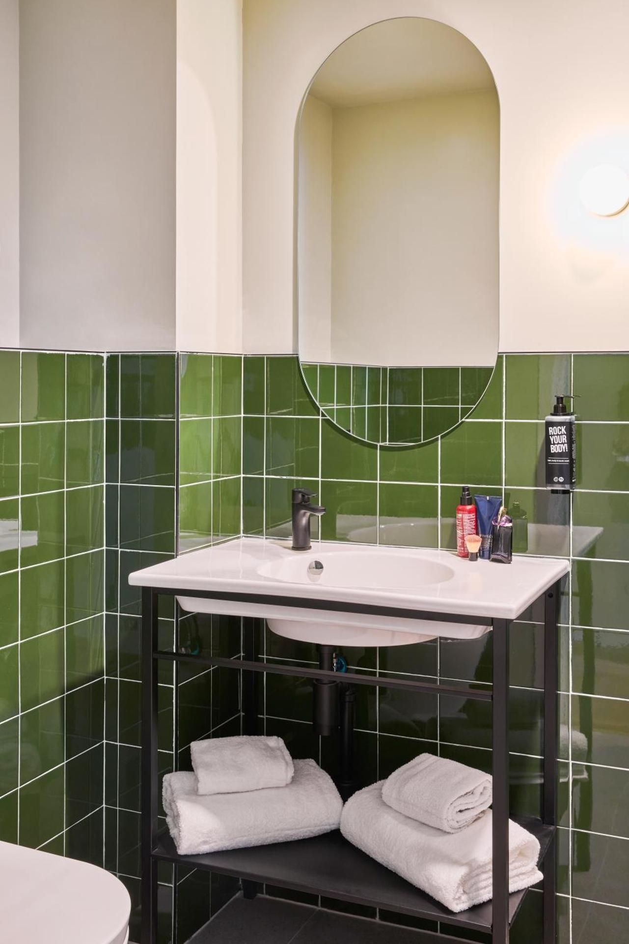 Premium Business room with two single beds