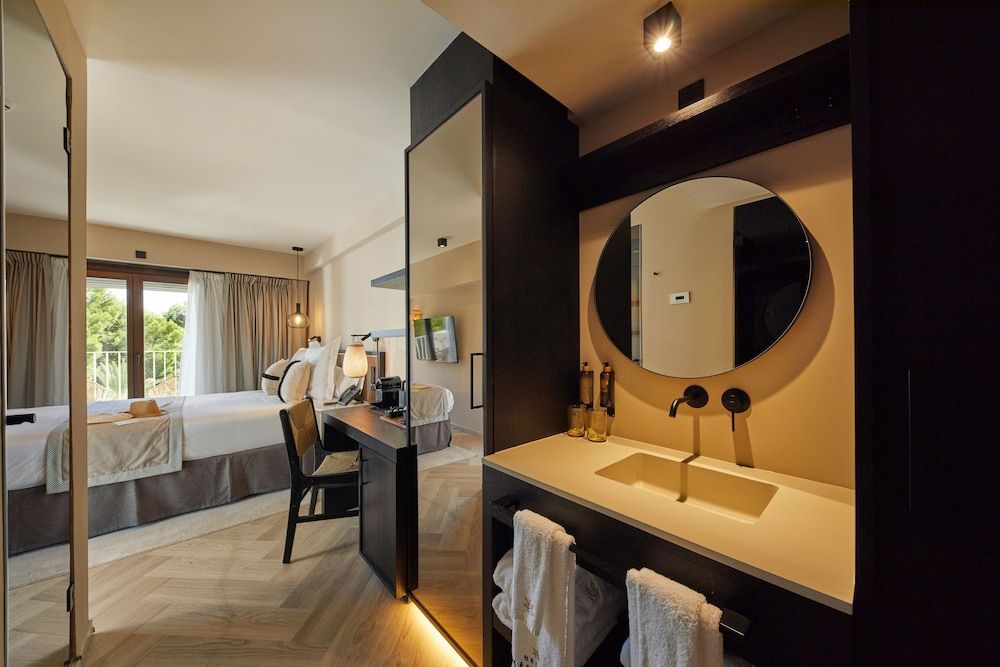 Belle Marivent Petit Hotel Room, Balcony 4