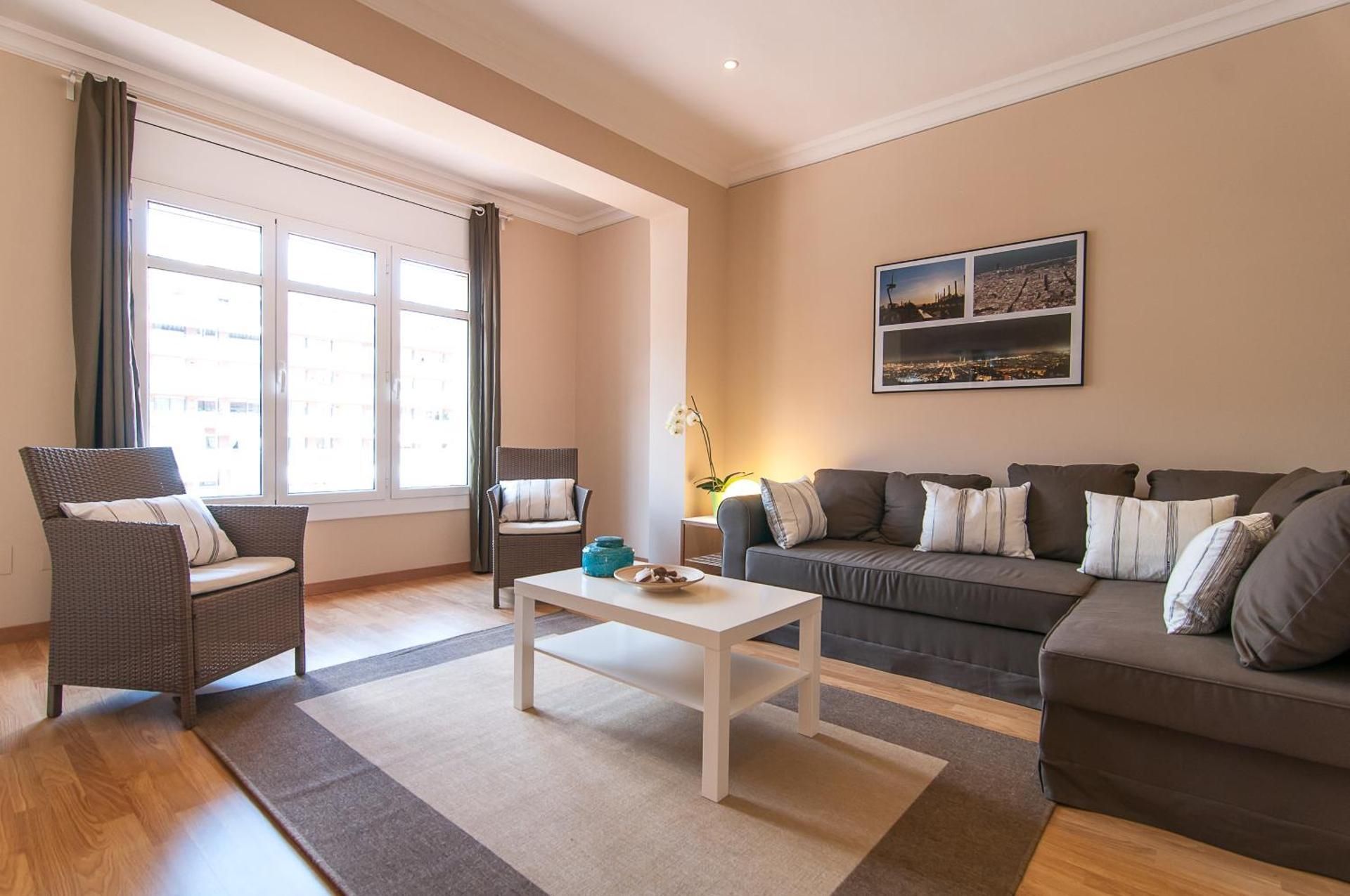 Three-Bedroom Apartment with Balcony - 3,2