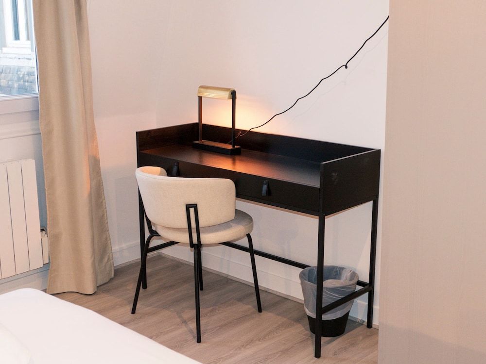 Copernic Right Luminous 2BR Apartment in Paris Apartment 14