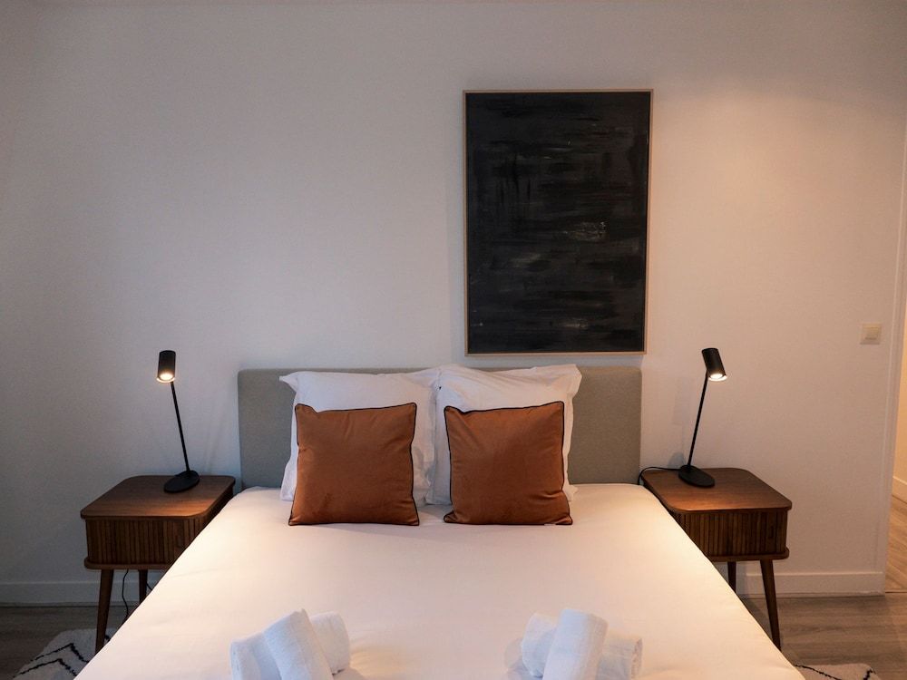 Copernic Right Luminous 2BR Apartment in Paris Apartment 7