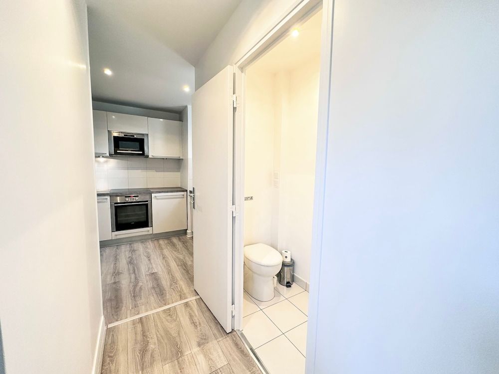 Copernic Right Luminous 2BR Apartment in Paris Apartment 9