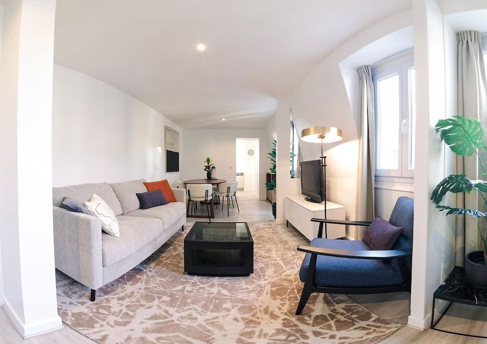 Copernic Right Luminous 2BR Apartment in Paris
