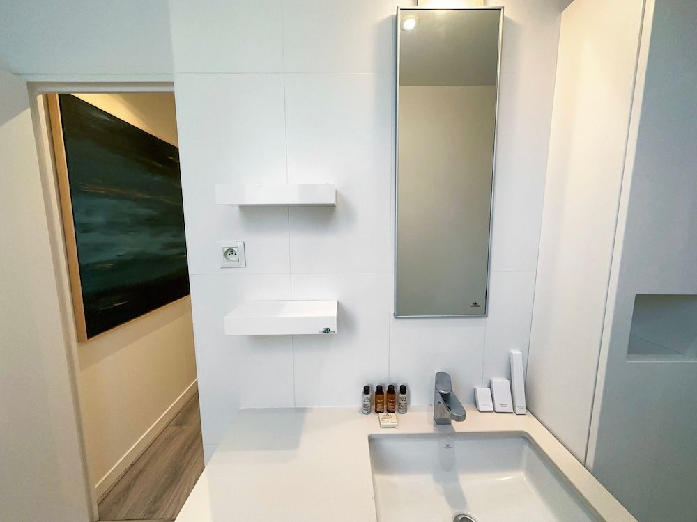 Copernic Right Luminous 2BR Apartment in Paris Apartment 10