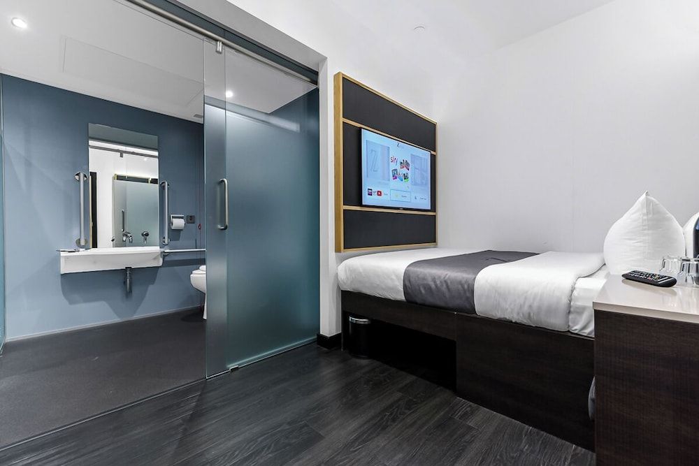 Queen Room Accessible, No Windows