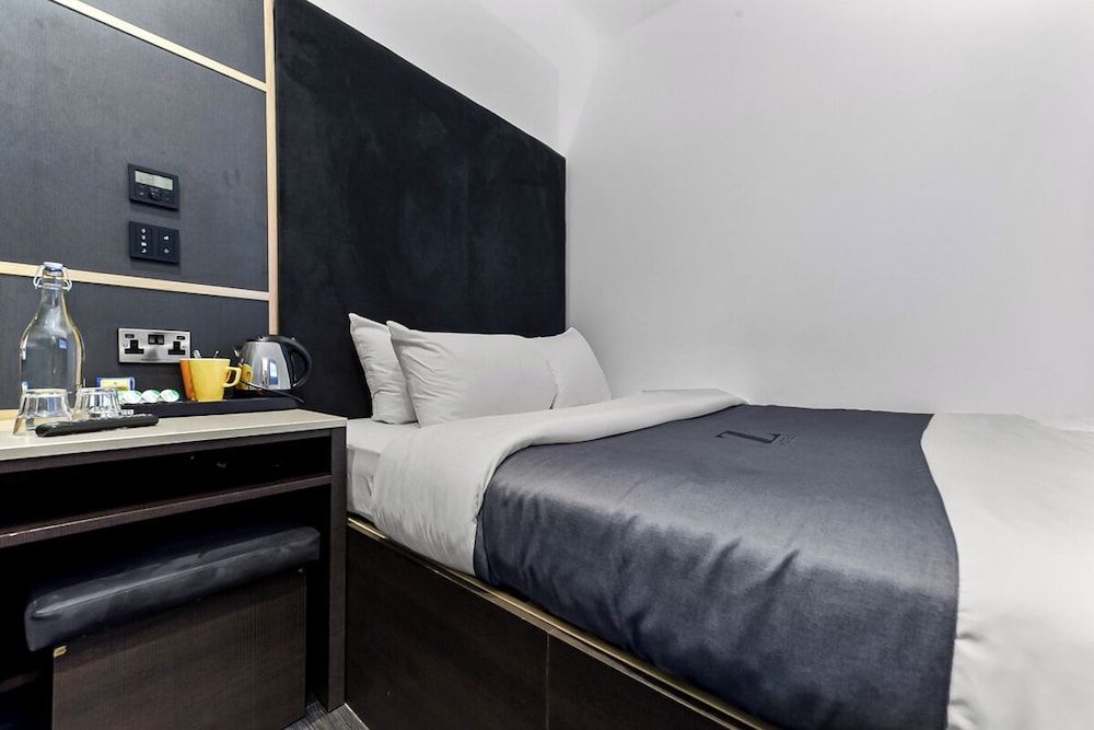 Double Room, No Windows