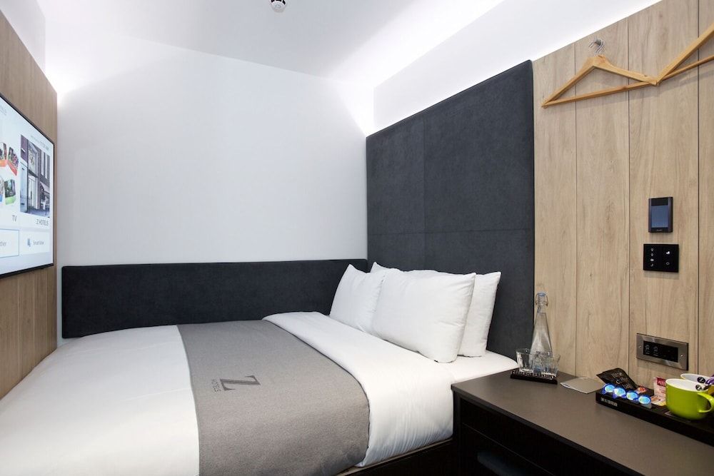 Double Room, No Windows