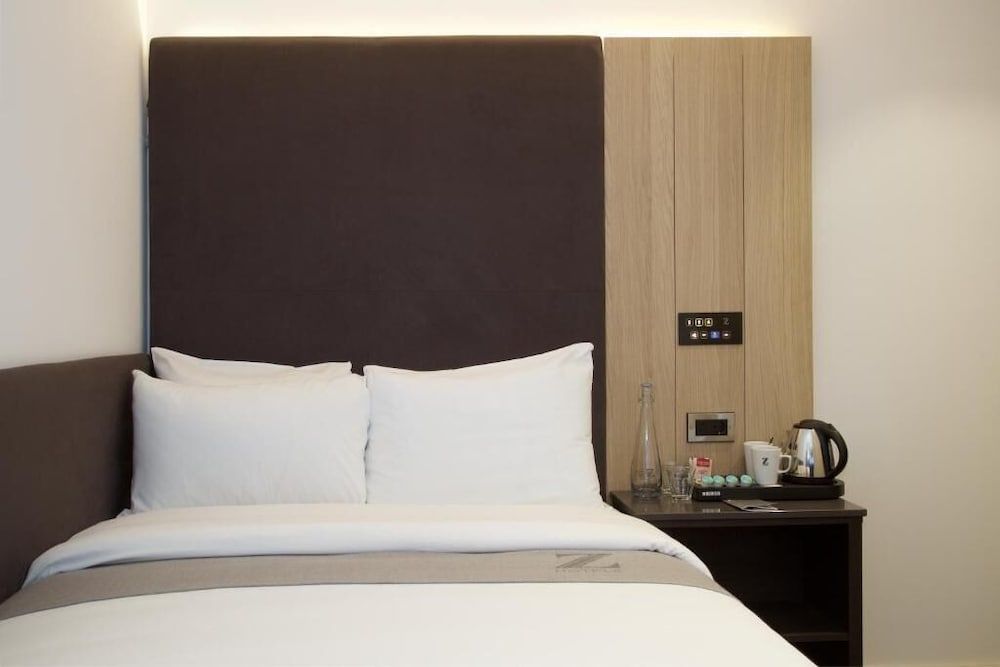 Queen Accessible Room