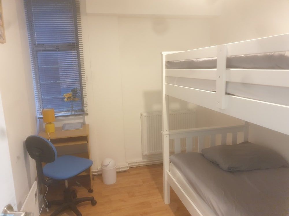 Sterling Suites Ealing Standard Twin Room 2