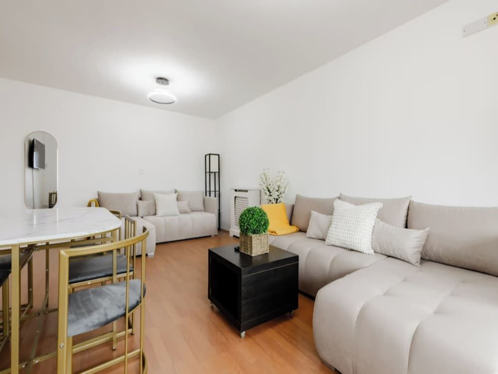 Apartment, 2 Bedrooms, Smoking, City View