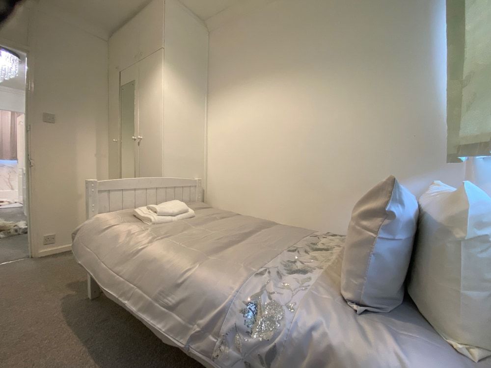 London Charm - 3 Bedroom House Near Canary Wharf House 6