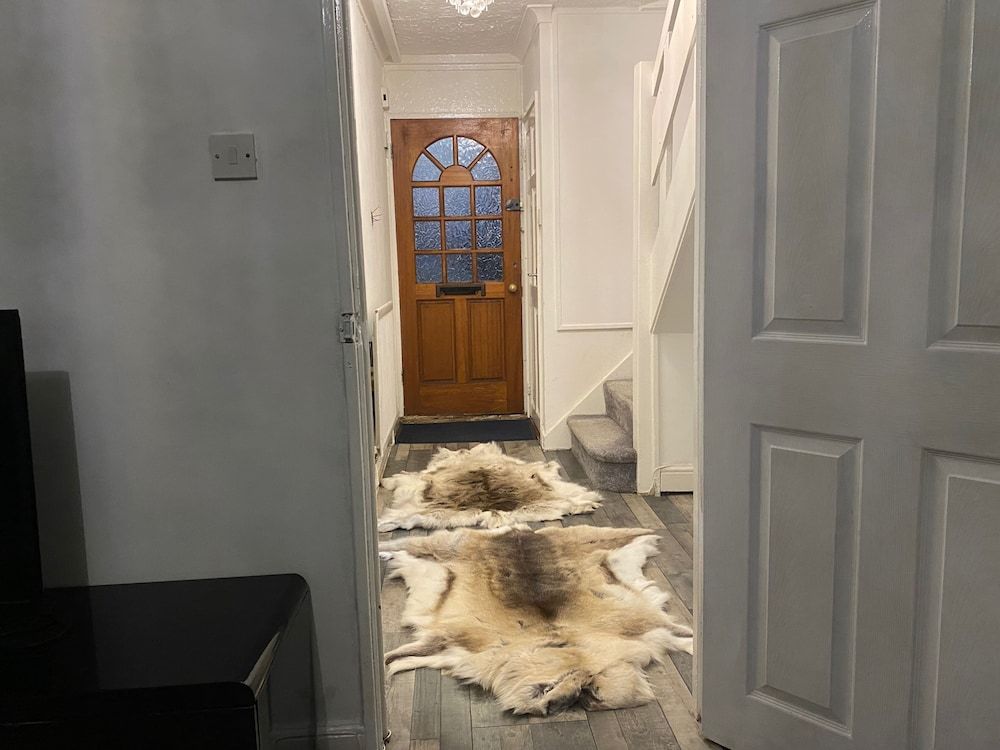 London Charm - 3 Bedroom House Near Canary Wharf House 11