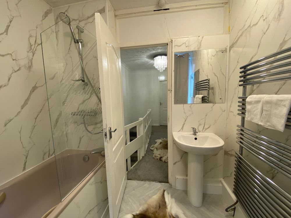 London Charm - 3 Bedroom House Near Canary Wharf House 13