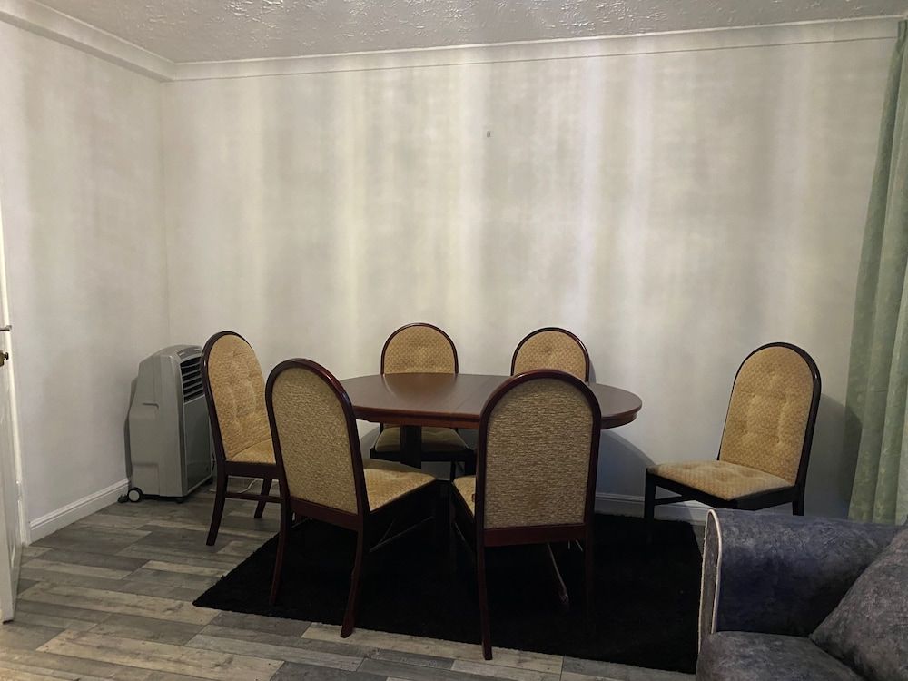 London Charm - 3 Bedroom House Near Canary Wharf