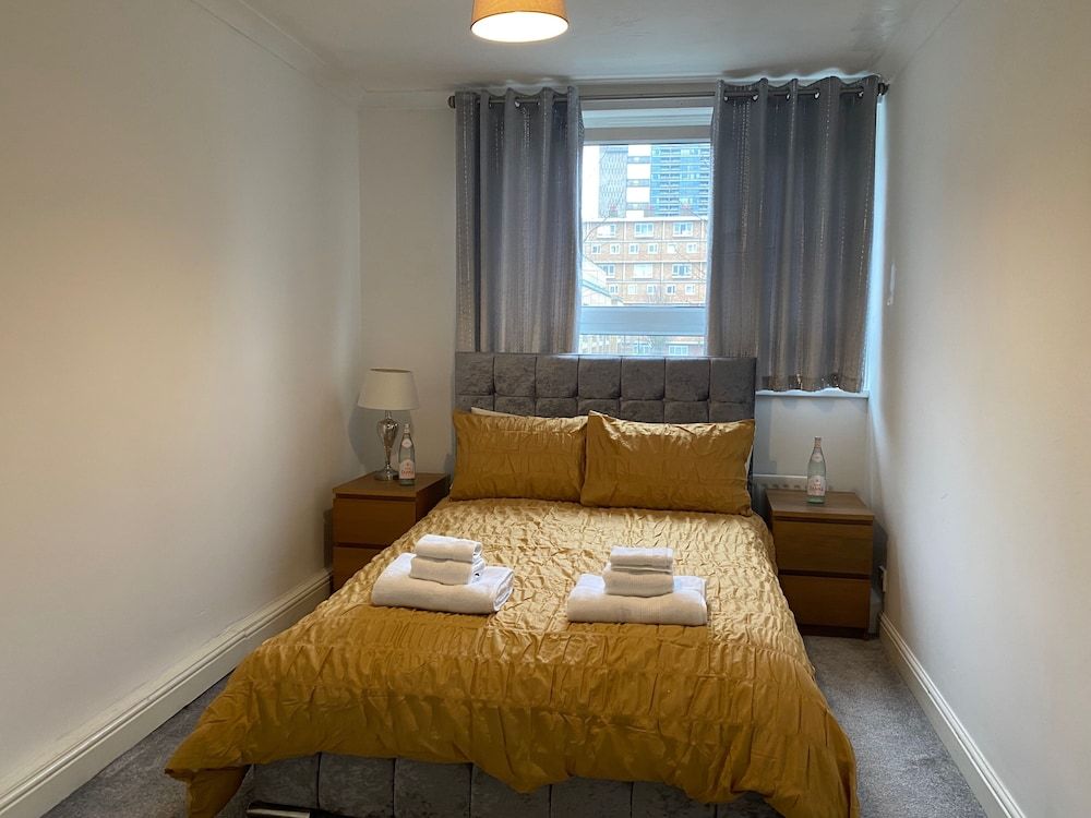 London Charm - 3 Bedroom House Near Canary Wharf House 3