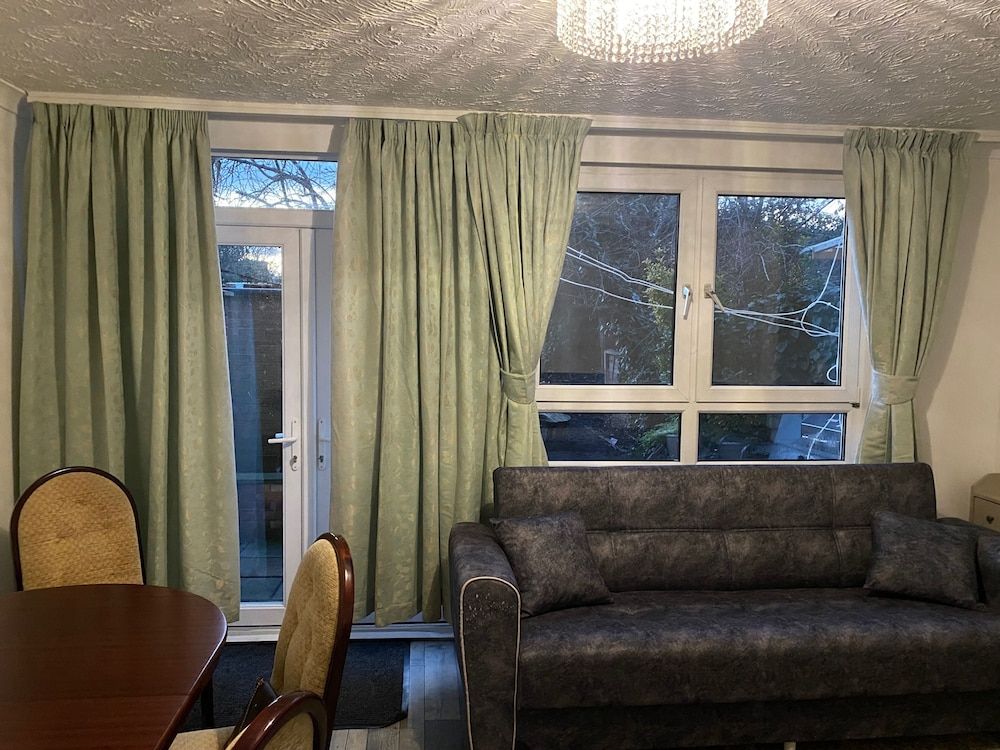 London Charm - 3 Bedroom House Near Canary Wharf House 17