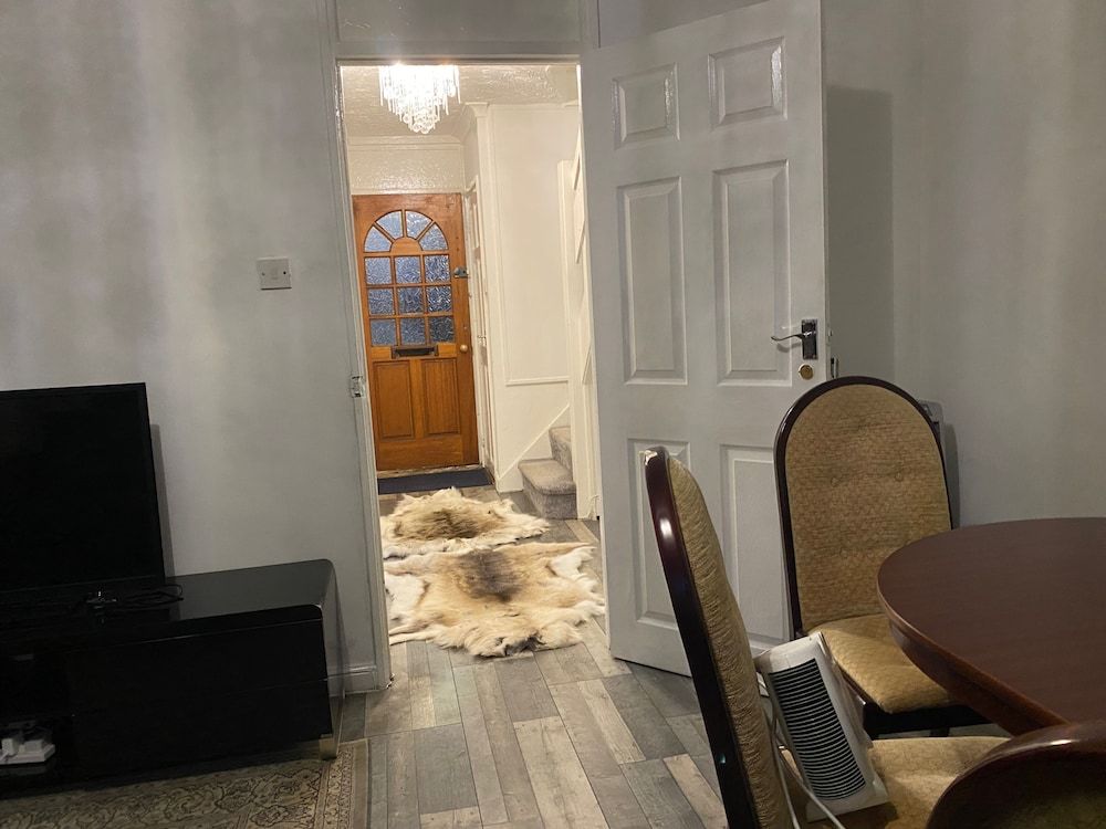 London Charm - 3 Bedroom House Near Canary Wharf House 20