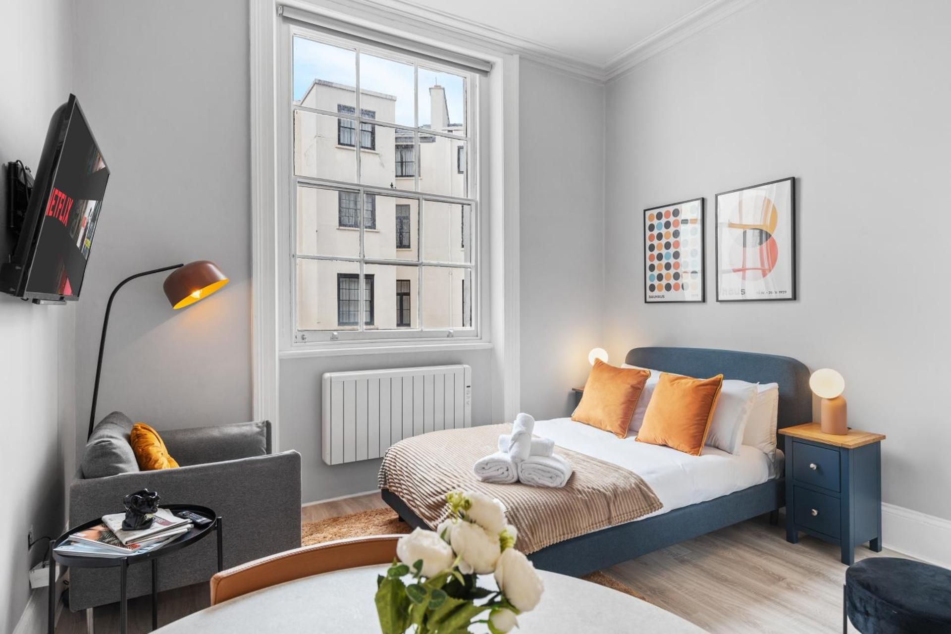 DELUXE APARTMENT