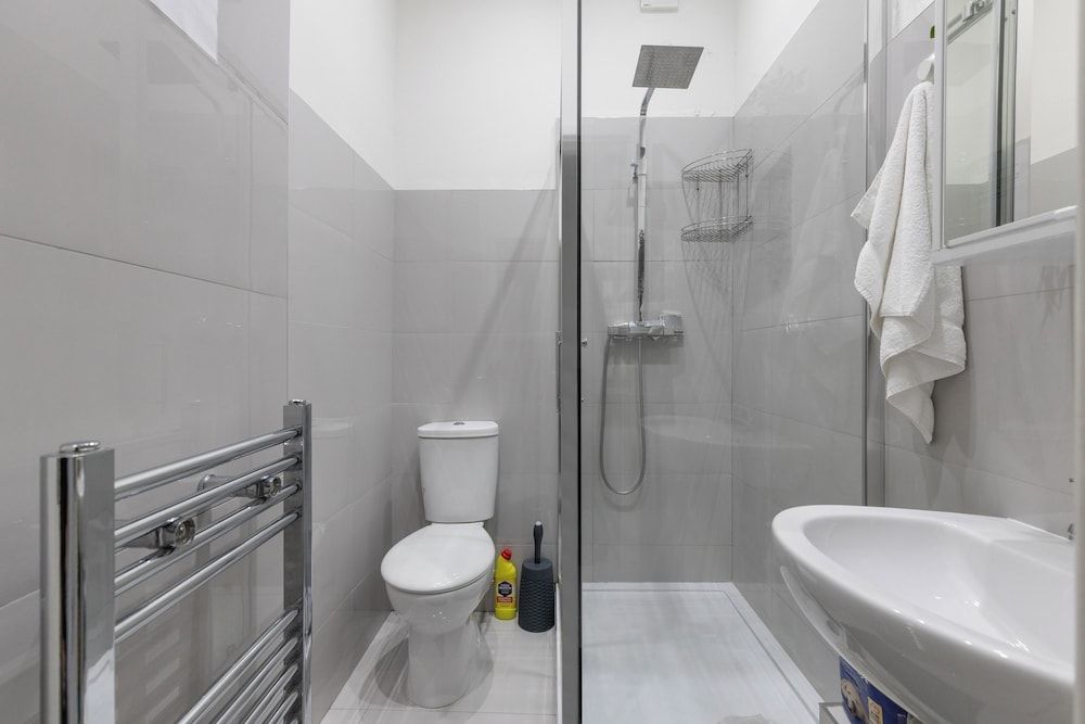 City Escape London - Spacious 4 Bedroom House House 8