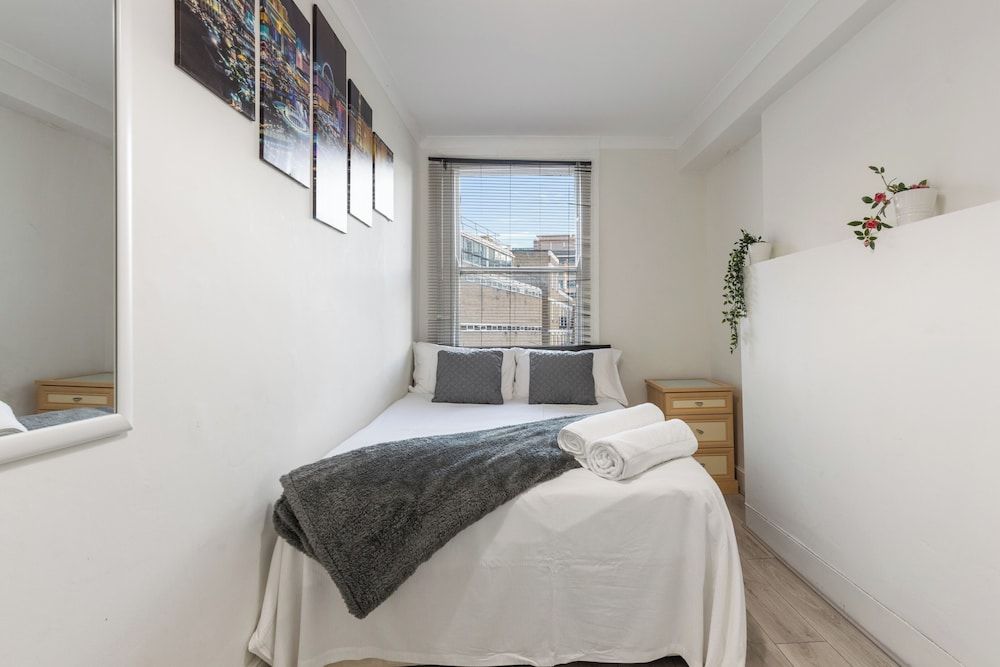 City Escape London - Spacious 4 Bedroom House House 6