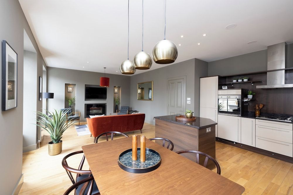 Stylish 2-bed flat in New Town