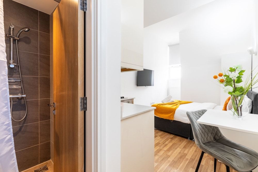 Suite, Ensuite (Flat 23)