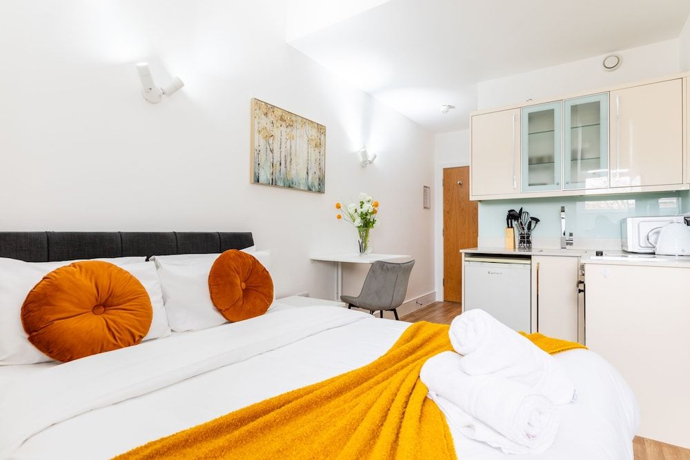 Suite, Ensuite (Flat 23)