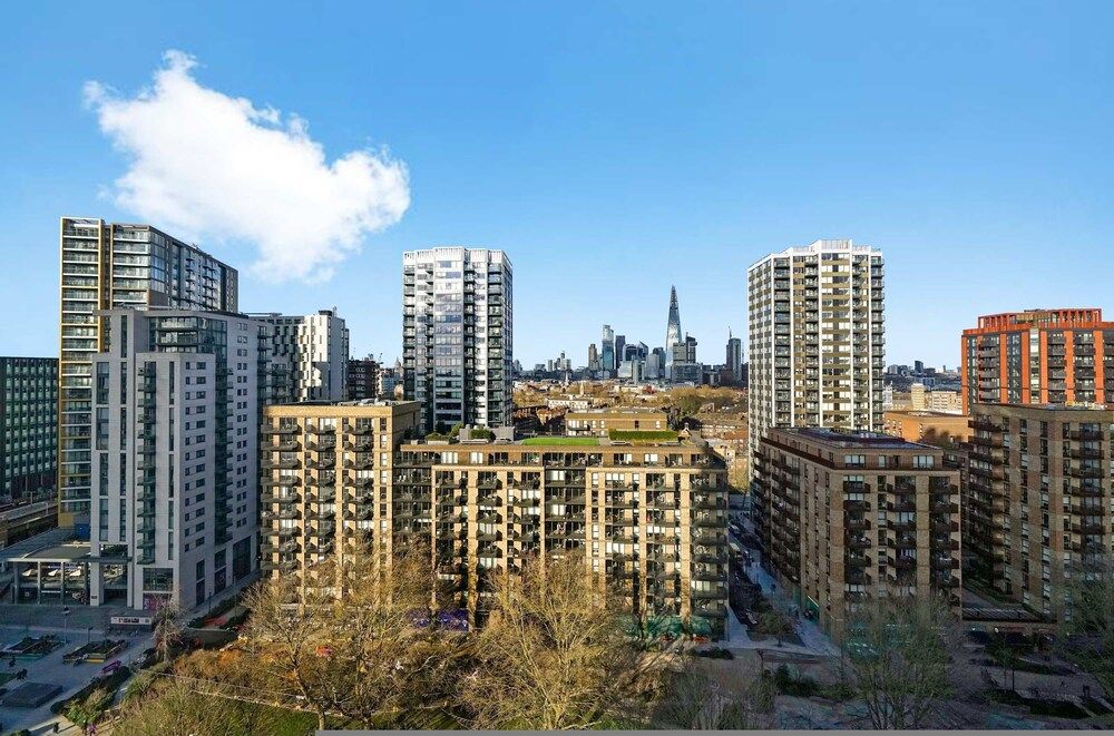 Rosso Suite 2BR City Views Apartment, Accessible 10