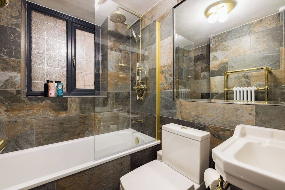 Mayfair 3-bed 5-guest Berkeley Square 1729 House Apartment 11