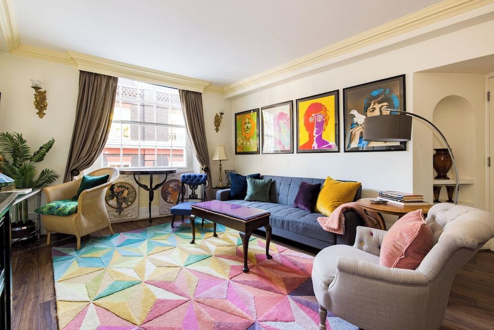 Mayfair 3-bed 5-guest Berkeley Square 1729 House Apartment 17
