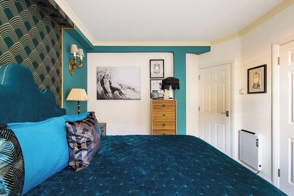 Mayfair 3-bed 5-guest Berkeley Square 1729 House Apartment 3