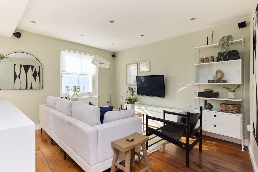 House (2 Bedrooms)
