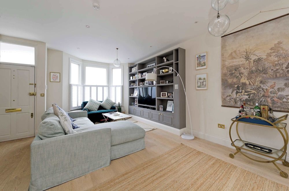 House (4 Bedrooms)