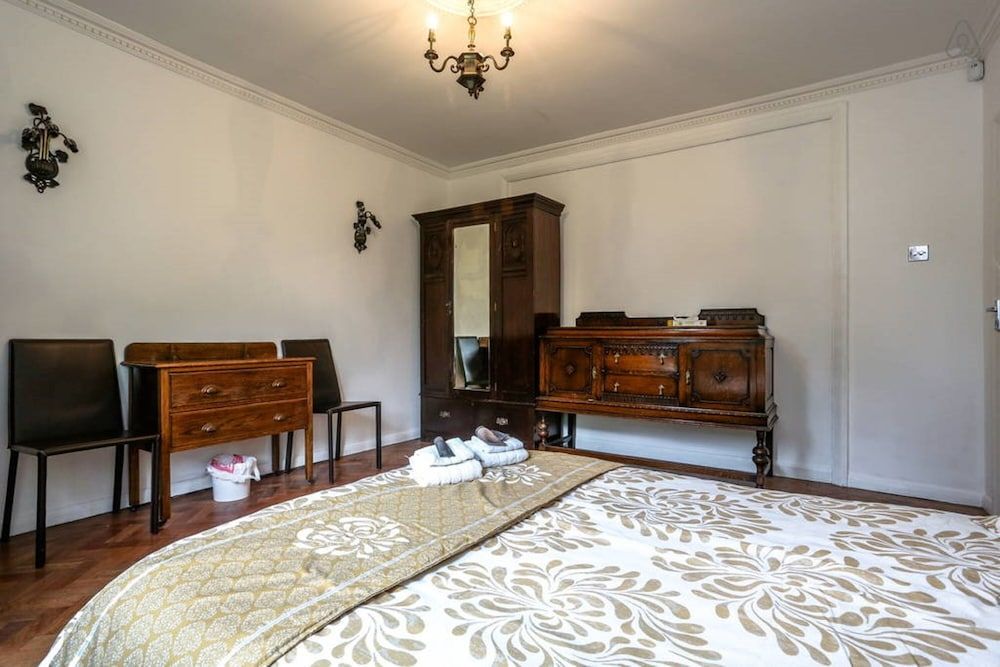 Standard Room, 1 King Bed