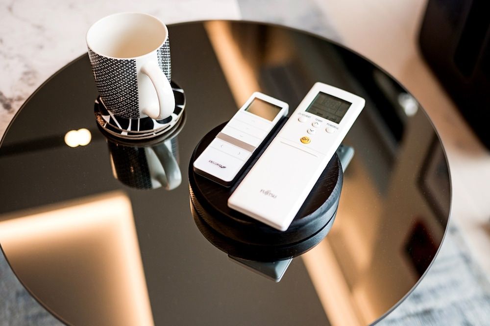 The Modern Glasshouse - by Out of Office Lifestyle Apartment 33