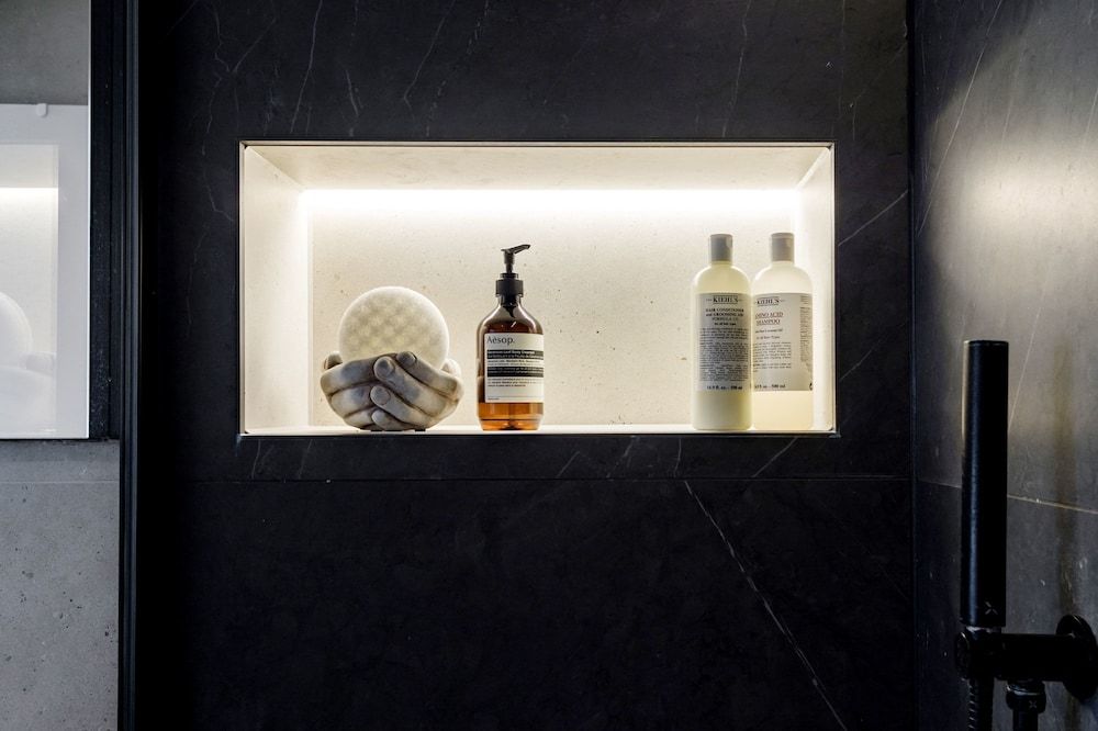 The Modern Glasshouse - by Out of Office Lifestyle Apartment 23