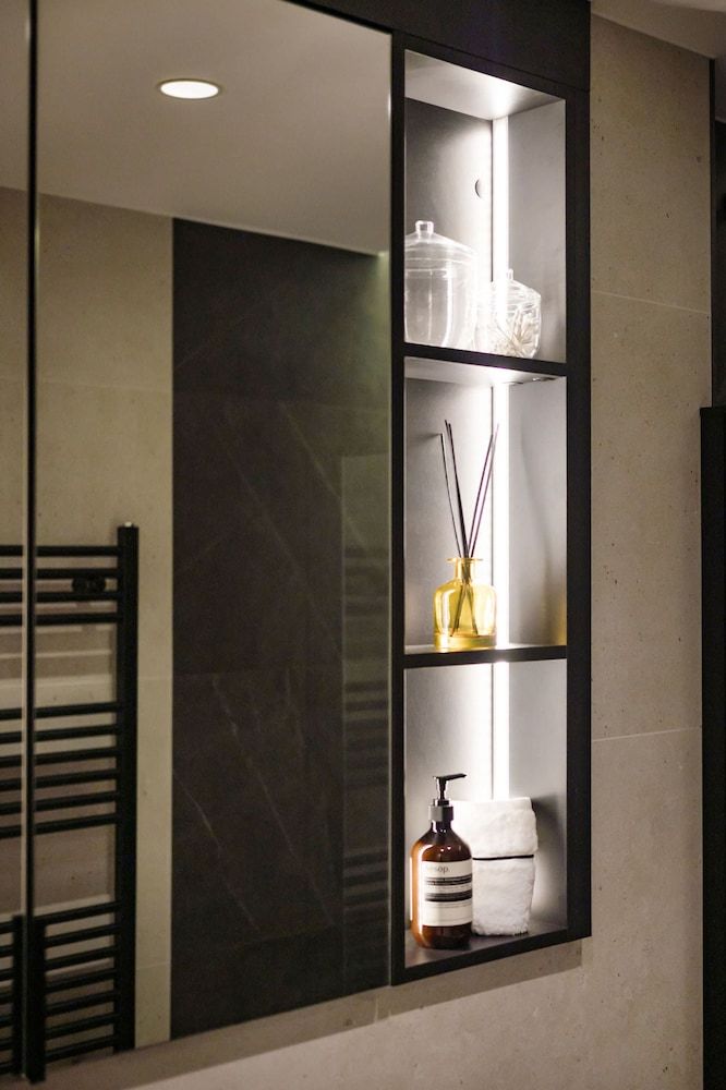 The Modern Glasshouse - by Out of Office Lifestyle Apartment 15